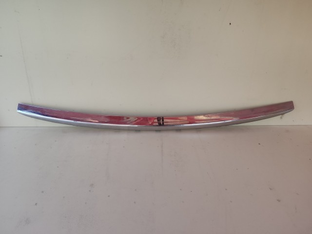 189610 Lancia Delta 2008-2014 hátsó lökhárító díszléc, a képen látható sérüléssel