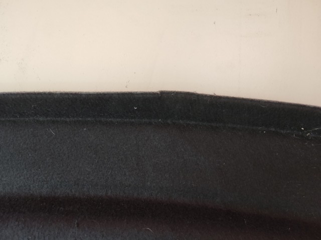 189759 Opel Corsa D 5 ajtós 2006-2014 Kalaptartó, rögzítő madzagok nélkül, repedezett!!