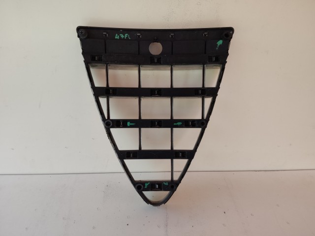 189747 Alfa Romeo 147 2000-2010 Díszrács Használt Első lökhárító közép a képen látható sérüléssel