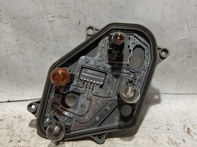 189804 Fiat Stilo 2001-2003 5 ajtós jobb hátsó lámpa Izzó foglalat (piros, fehér, piros)