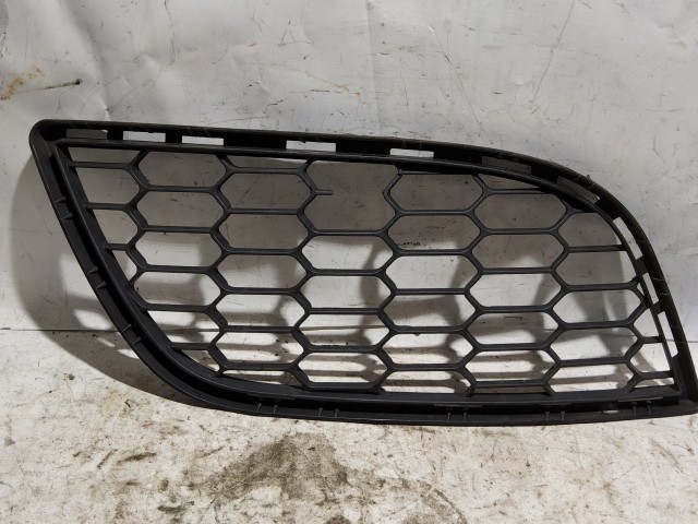 189811 Alfa Romeo Giulietta 2010 Díszrács Használt jobb első alsó a képen látható sérüléssel