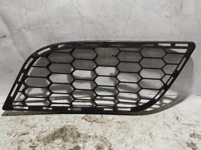 189811 Alfa Romeo Giulietta 2010 Díszrács Használt jobb első alsó a képen látható sérüléssel