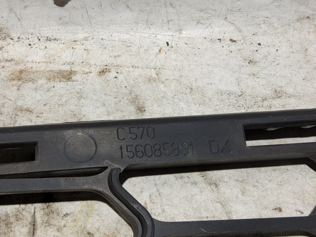 189811 Alfa Romeo Giulietta 2010 Díszrács Használt jobb első alsó a képen látható sérüléssel