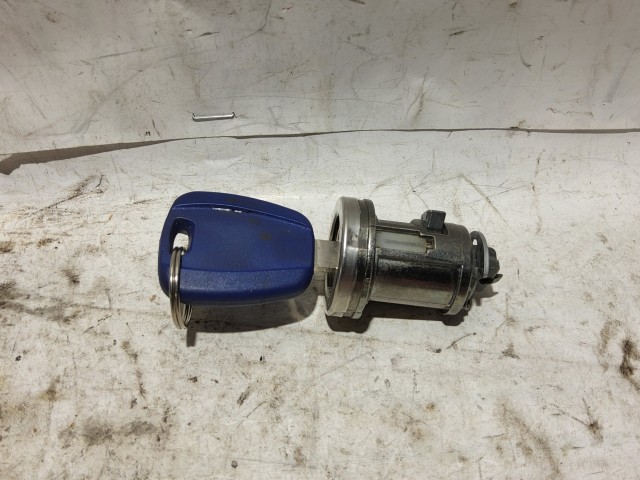 Fiat Punto III. 2003-2010 2003-2010 Gyújtáskapcsoló kulccsal Használt