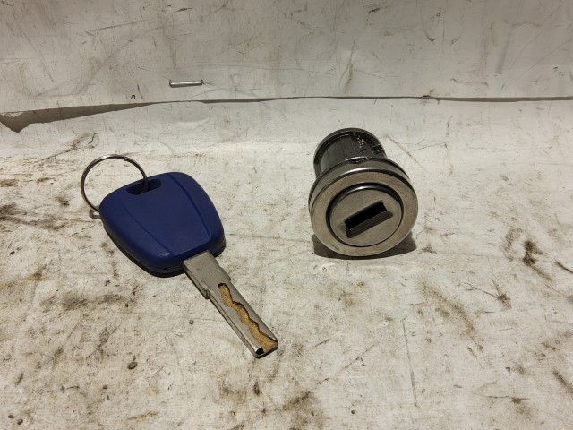 Fiat Punto III. 2003-2010 2003-2010 Gyújtáskapcsoló kulccsal Használt