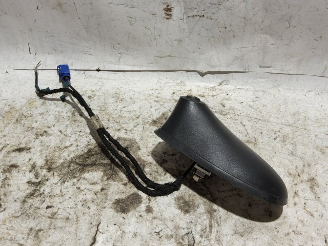 Fiat 500 2007-2015 Antenna, antenna talp Használt  a képen látható sérüléssel