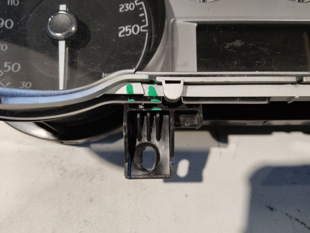 Lancia Delta 2008-2014 Óracsoport Használt kilométeróra Egy csatlakozós  a képen látható sérüléssel