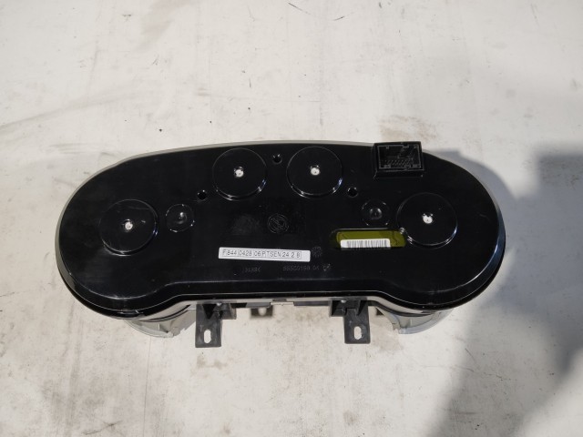 Lancia Delta 2008-2014 Óracsoport Használt kilométeróra Egy csatlakozós  a képen látható sérüléssel