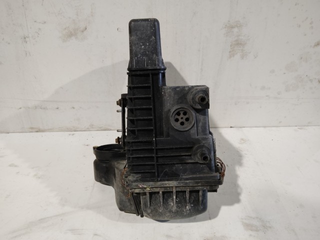 183527 Alfa Romeo GT, 147 1,9 Diesel légszűrőház a képen látható felső rögzítő fűl sérüléssel