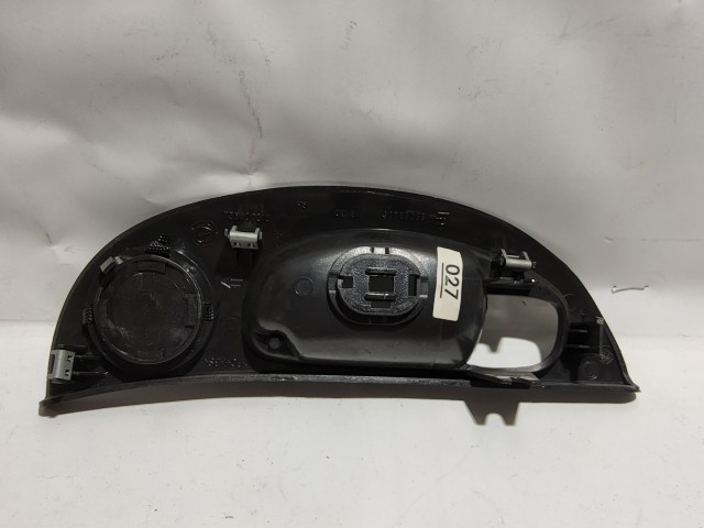 Alfa Romeo 147 2001 Belső műanyag burkolatok és alkatrészek Használt kilincs körülötti műanyag