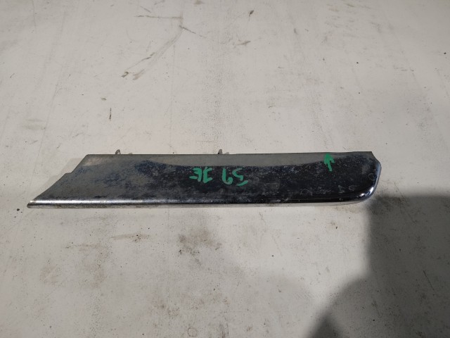 Alfa Romeo 159 2005-2011 Díszcsík és díszléc Használt első lökhárító Krómcsík a képen látható sérüléssel