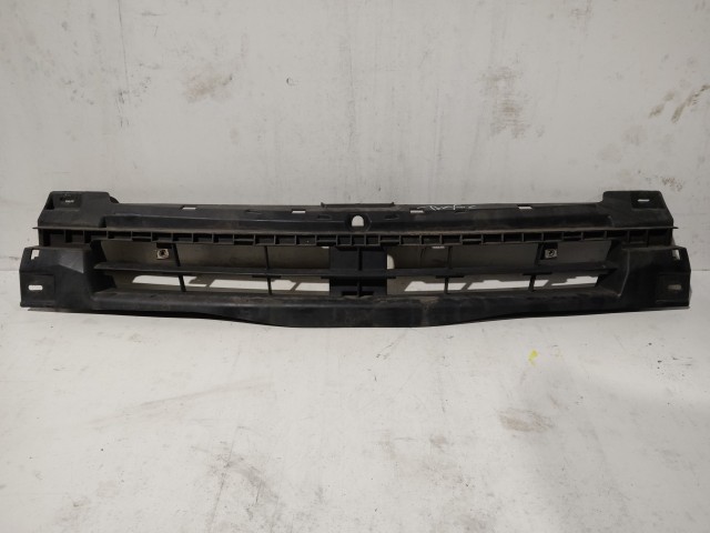 183645 Renault Trafic 2006-2014 2006-2014 Díszrács Használt Első középső