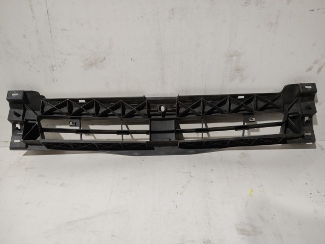 183645 Renault Trafic 2006-2014 2006-2014 Díszrács Használt Első középső