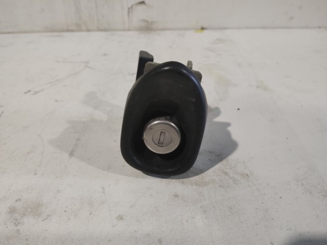 Toyota Yaris II. 2006-2011 2006-2011 Csomagtérajtó zár Használt Felnyíló ajtó