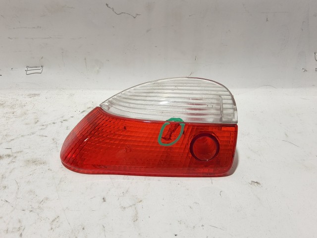 Alfa Romeo 147 2000-2010 Belső világítás Használt ajtókárpit a képen látható sérüléssel