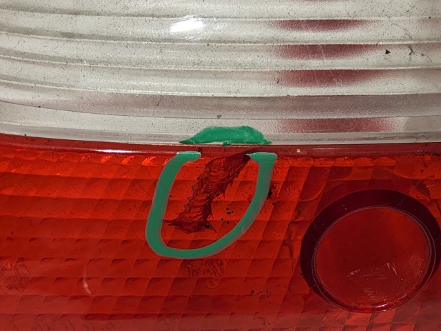 Alfa Romeo 147 2000-2010 Belső világítás Használt ajtókárpit a képen látható sérüléssel