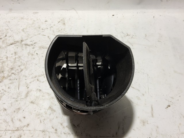 Fiat 500 735627419 számú, jobb oldali levegő beömlő