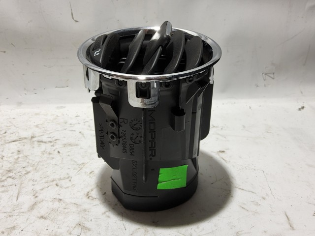 Fiat 500 735627419 számú, jobb oldali levegő beömlő