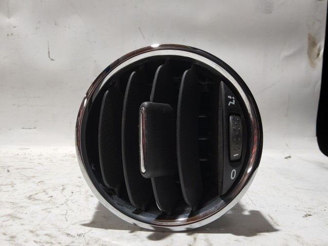 Fiat 500 735627419 számú, jobb oldali levegő beömlő