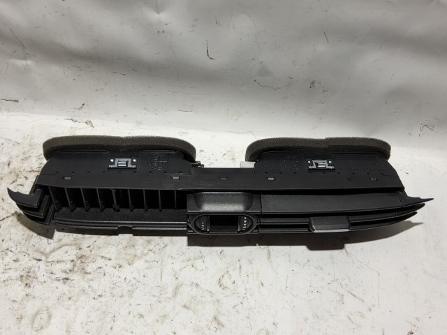 Alfa Romeo Giulietta 156088380 számú levegő beömlő a képen látható sérüléssel