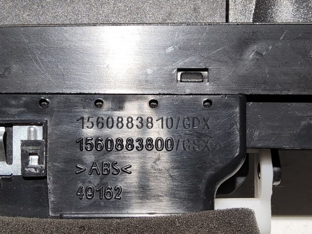 Alfa Romeo Giulietta 156088380 számú levegő beömlő a képen látható sérüléssel