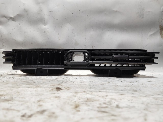 Alfa Romeo Giulietta 156088380 számú levegő beömlő a képen látható sérüléssel