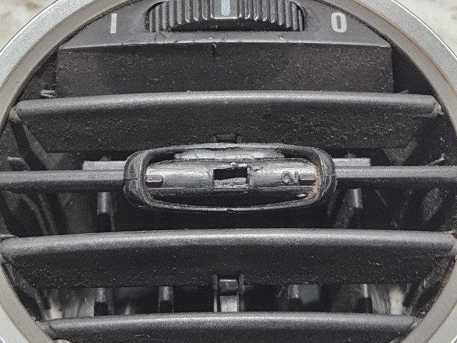 Alfa Romeo 159 levegő beömlő a képen látható sérüléssel