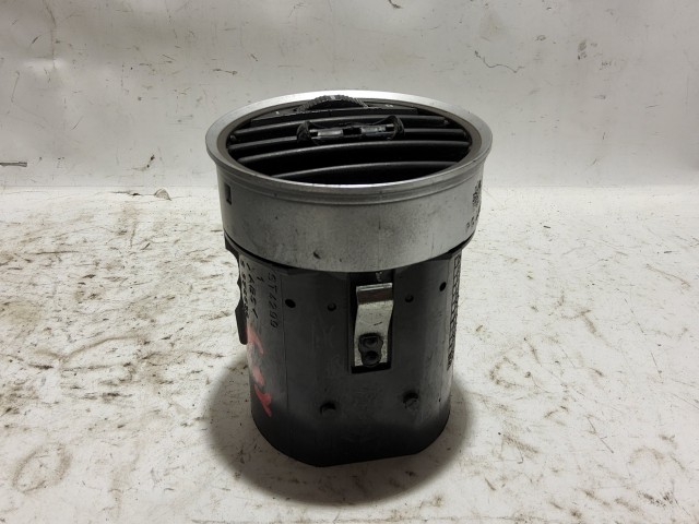 Alfa Romeo 159 levegő beömlő a képen látható sérüléssel