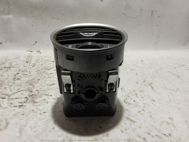 Alfa Romeo 159 levegő beömlő a képen látható sérüléssel