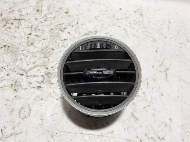 Alfa Romeo 159 levegő beömlő a képen látható sérüléssel