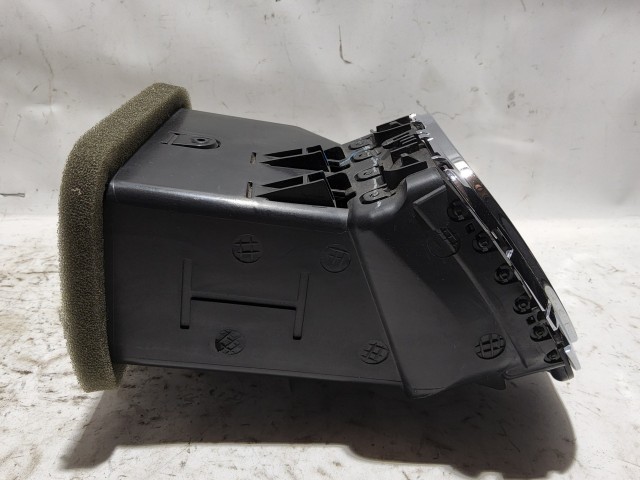 Fiat Freemont K3000101LFN számú, bal oldali levegő beömlő