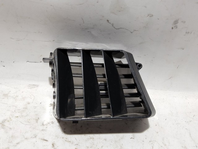 Lancia Thesis 99099104 számú, bal első  ajtón lévő levegő beömlő