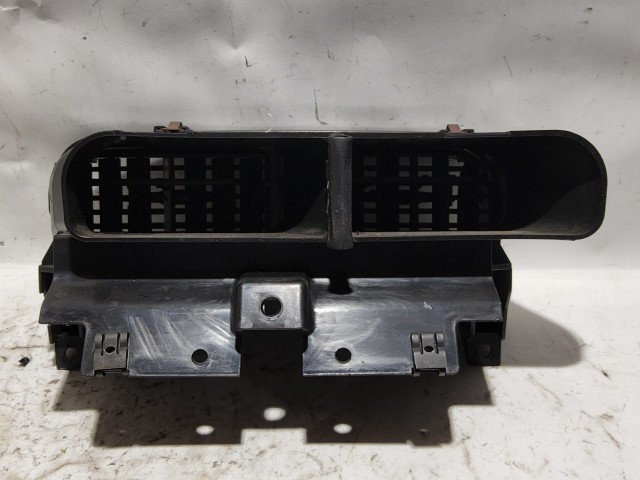 Fiat Grande Punto  2005-2009 középső levegő beömlő 735386328