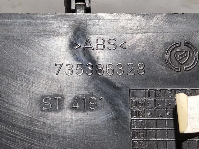 Fiat Grande Punto  2005-2009 középső levegő beömlő 735386328