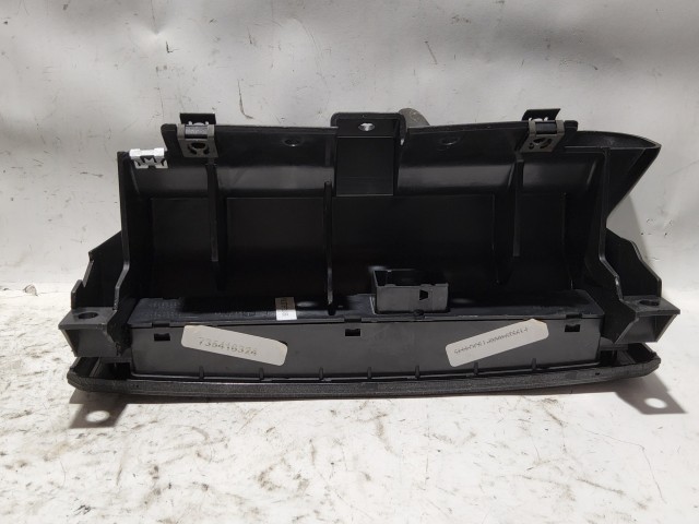 Fiat Grande Punto  2005-2009 középső levegő beömlő 735386328