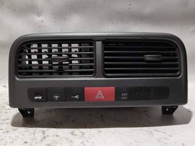 Fiat Grande Punto  2005-2009 középső levegő beömlő 735386328