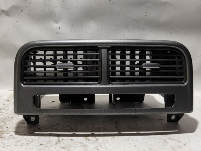 Fiat Grande Punto  2005-2009 középső levegő beömlő 735386328