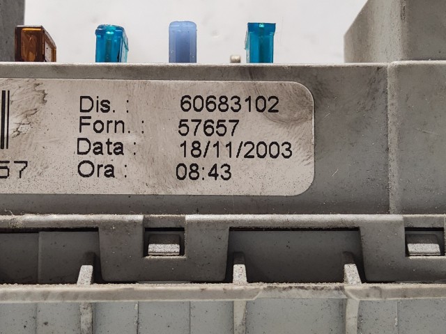 Alfa Romeo 166 2001 Biztosítéktábla  Használt