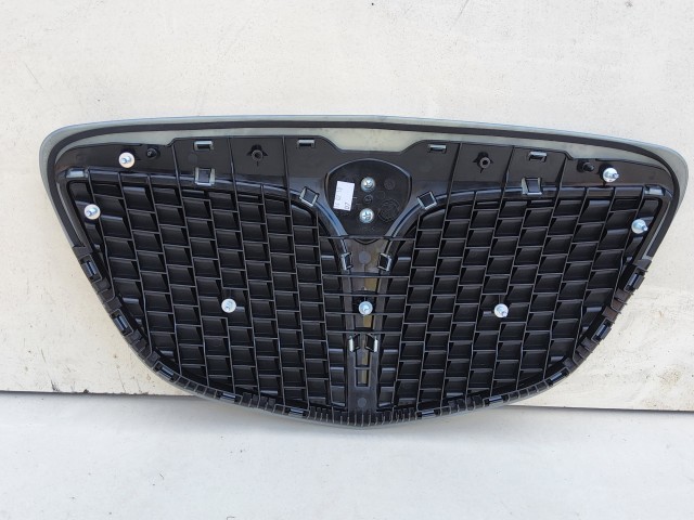 192006 Lancia Ypsilon II.  2003-2011 2003-2011 Díszrács Használt első