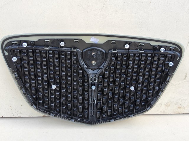 192005 Lancia Ypsilon II.  2003-2011 2003-2011 Díszrács Használt első