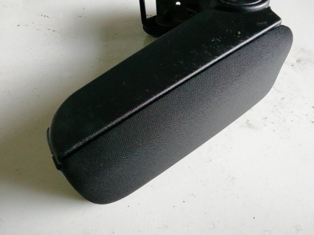 Fiat Linea 2007-2017 Könyöklő Használt  szövet fekete 