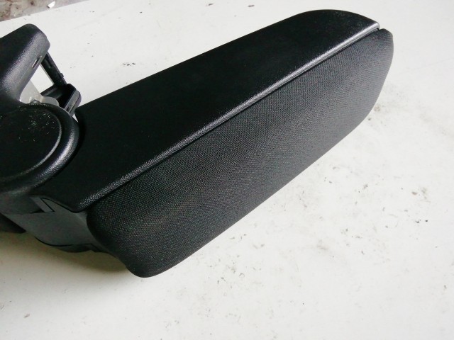 Fiat Linea 2007-2017 Könyöklő Használt  szövet fekete 