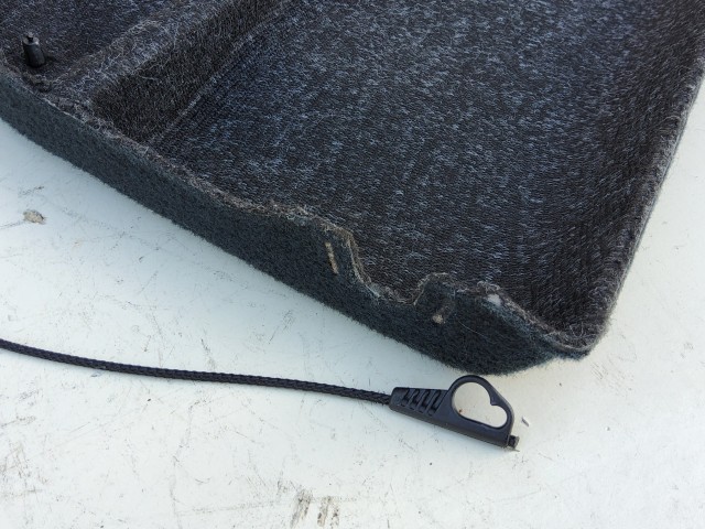 192656 Ford Ka 2008-2016 Kalaptartó, egy rögzítő műanyag hiányzik!!!!!!