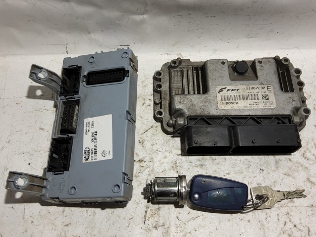 192949 Fiat Linea 2007-2017 1,4 16v benzin motorvezérlő szett 51778013, 0261201689