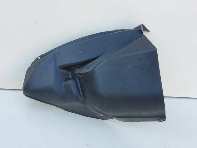 Fiat Punto II. 1999-2003 1999-2003 Kerékjárati dobbetét Használt bal hátsó A képen látható állapotban