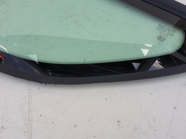 193010 Alfa Romeo Gt jobb hátsó karosszéria üveg, a képen látható gumi sérüléssel 60682409