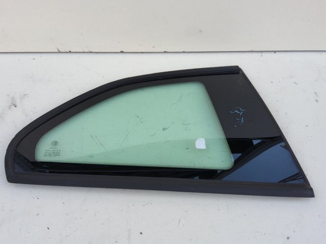 193013 Alfa Romeo Gt jobb hátsó karosszéria üveg, a képen látható gumi sérüléssel 60682409