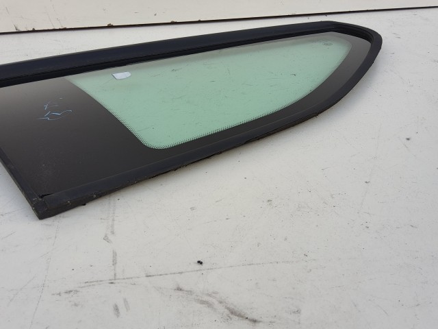 193013 Alfa Romeo Gt jobb hátsó karosszéria üveg, a képen látható gumi sérüléssel 60682409