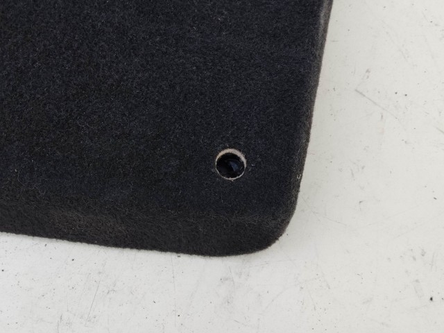 194495 Volkswagen Golf IV. 1997-2005 Kalaptartó a képen látható sérüléssel!!!