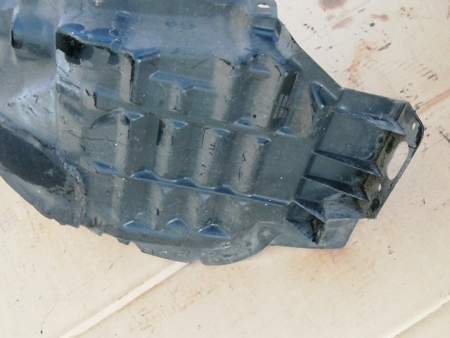 Peugeot 4007 2007-2012 jobb első Kerékjárati dobbetét 5370A436